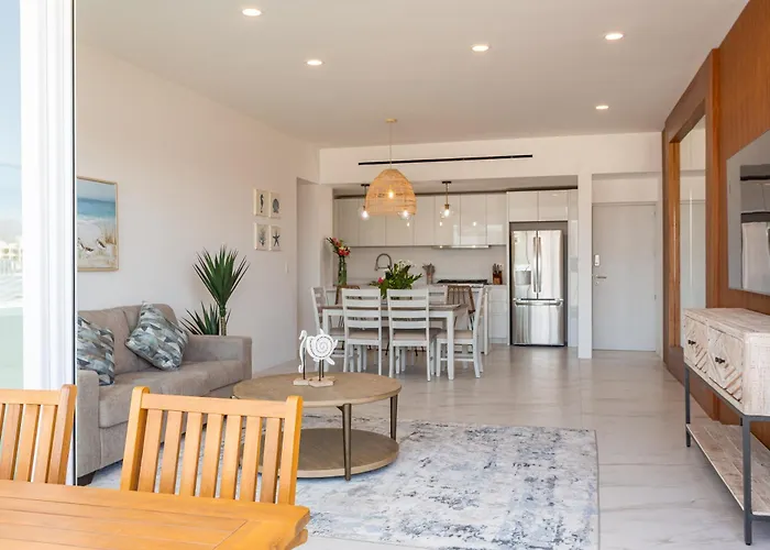 Luxury 2br Walk To Marina And Medano Apartment